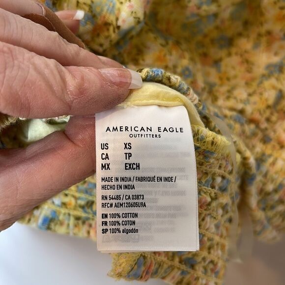 American Eagle Flowered Crop Top. Size XS. - Picture 7 of 8